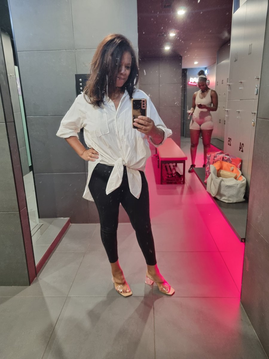 MistressVanita's tweet photo. I'm not very keen on suffering, but when is for My own good, then, yeah. Good afternoon, followers. #gym #exercise #fitness #HealthFirstPriority https://t.co/rCrmjwewCC