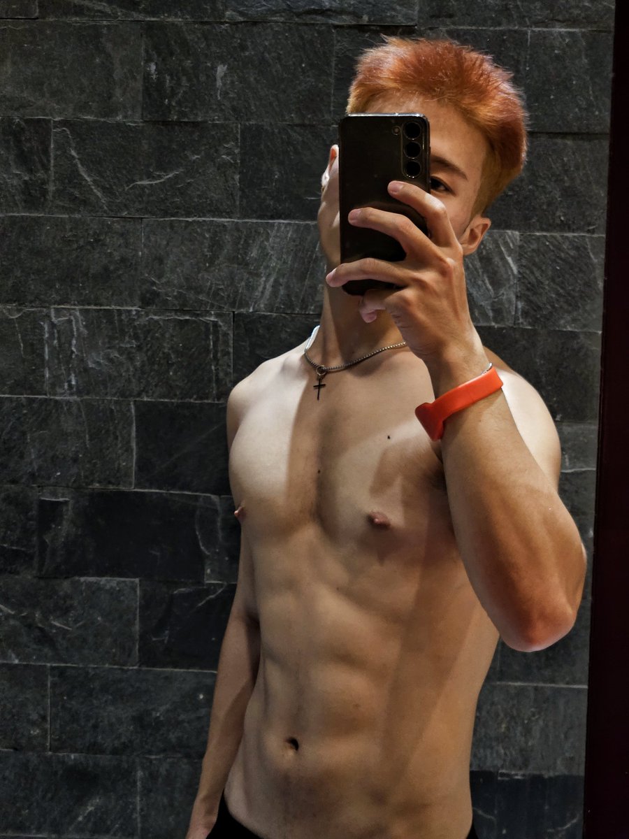HypeeeeeeeBoy's tweet photo. Nhiều con vợ sau này follow ko biết anh Thỏ là ai, thì nay anh đăng lại hình anh lên, nickname cũ là (Hype Boy🐰) đổi thành (Thỏ Tìm Cà Rốt 🐰🥕)
Follow my IG: im_jordan_00 https://t.co/jEehc2vo0K