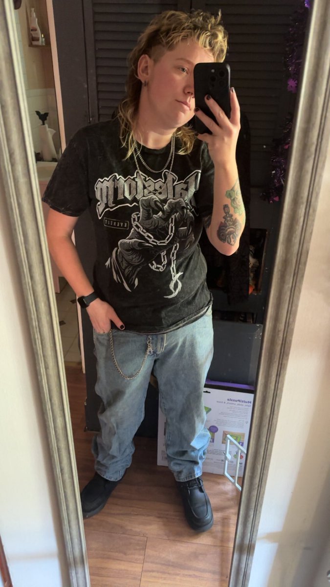 BadDragonBoy's tweet photo. Dad rock femboy vibes 🖤🤘 https://t.co/2UPU9WKAeO