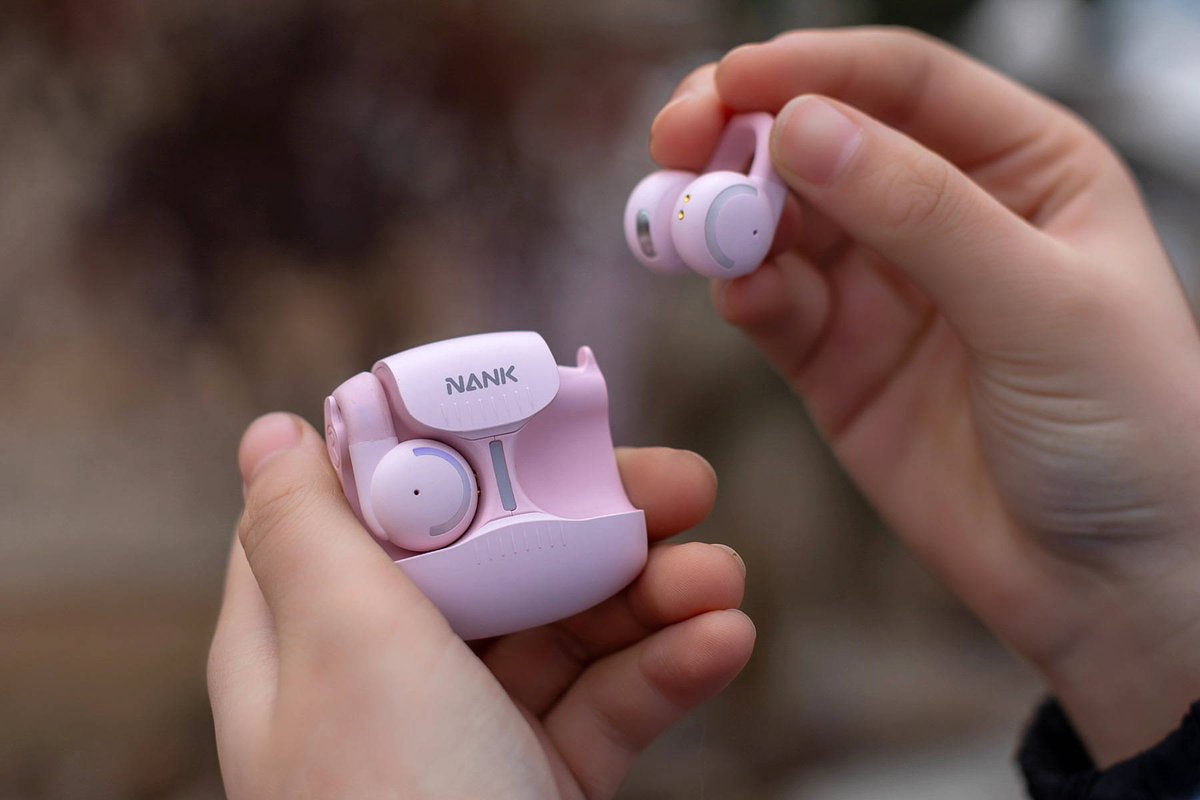 brocl802485's tweet photo. Just unboxed my new wireless earbuds from overseas！Sound quality is chef’s kiss and no pairing hassle at all. Total win for this international haul https://t.co/XPZnyTkl5Y