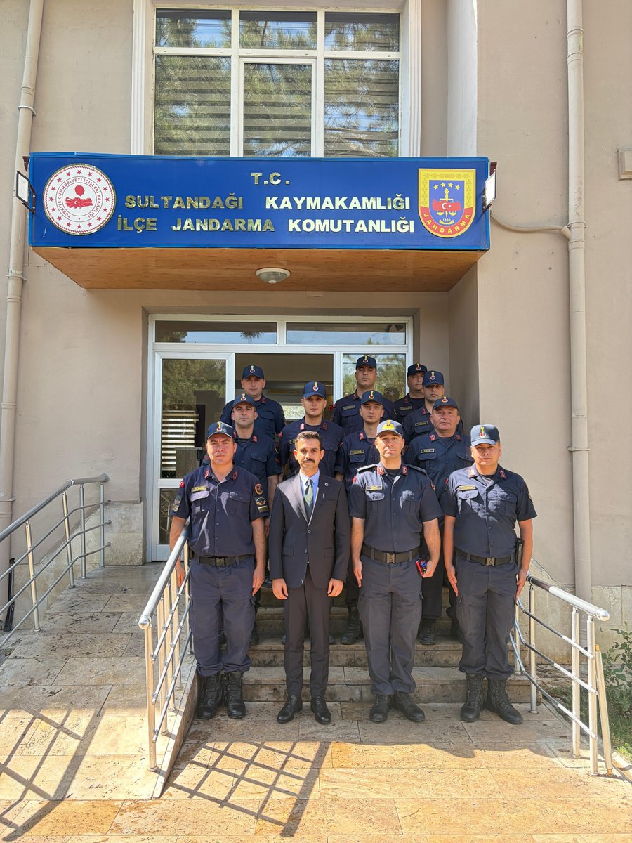 tcsultandagi's tweet photo. Kaymakamımız Muhammet ÇINARKA, İlçe Jandarma Komutanlığını ziyaret ederek çalışmalar hakkında bilgi aldı. https://t.co/qAg2LwHs4V