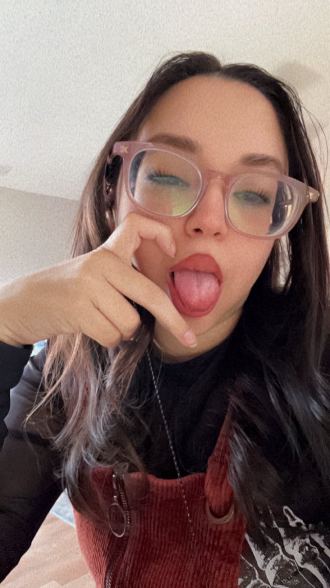 sleepymilkttv's tweet photo. I miss this confidence of this person. I lost myself two years ago and it’s hard to get back. https://t.co/wlqEQ11eXQ