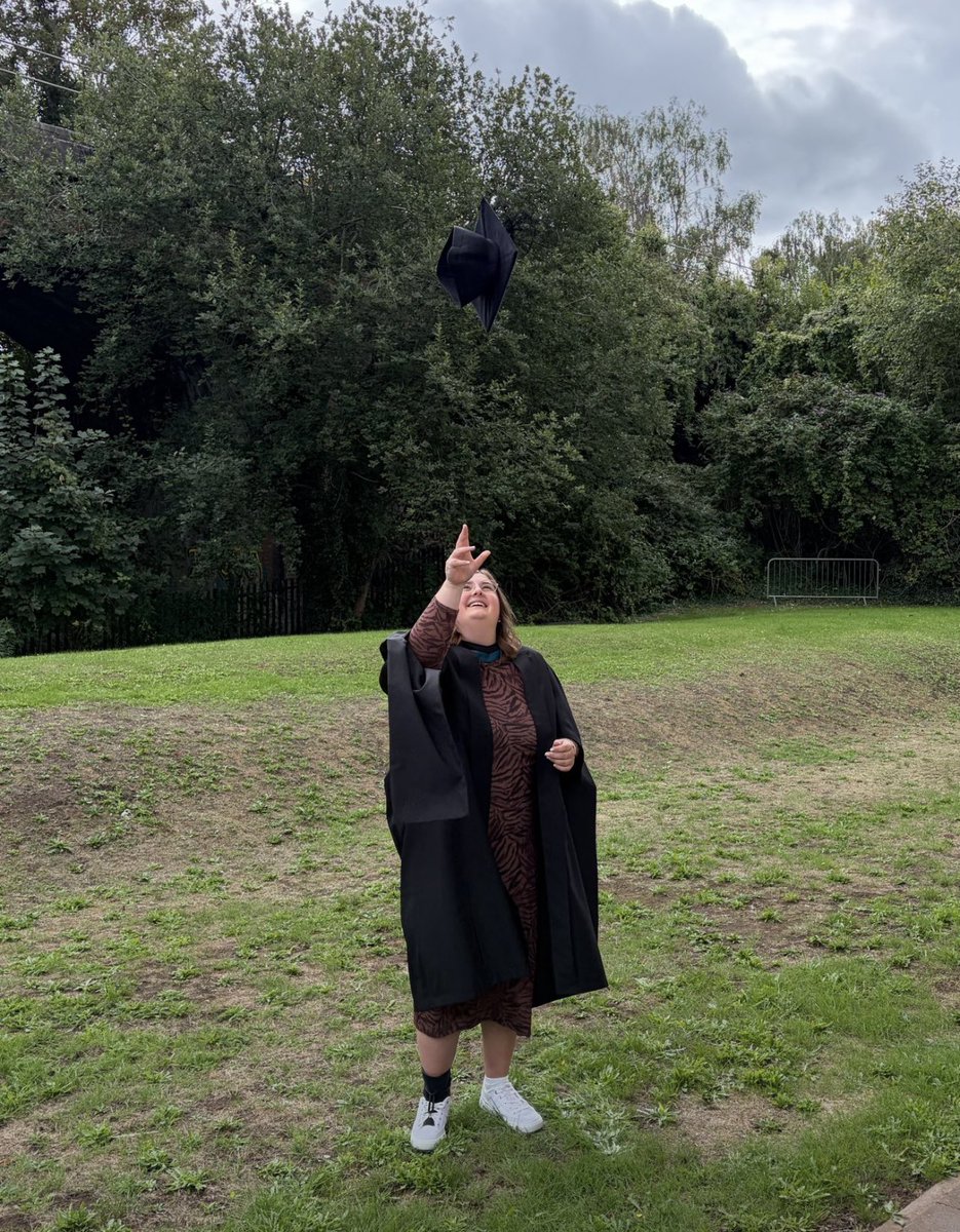 Averysurge's tweet photo. She fought through cancer, found her way back to life, and then earned her master’s degree. 🎓❤️🥹 https://t.co/m8m8cSZd2D