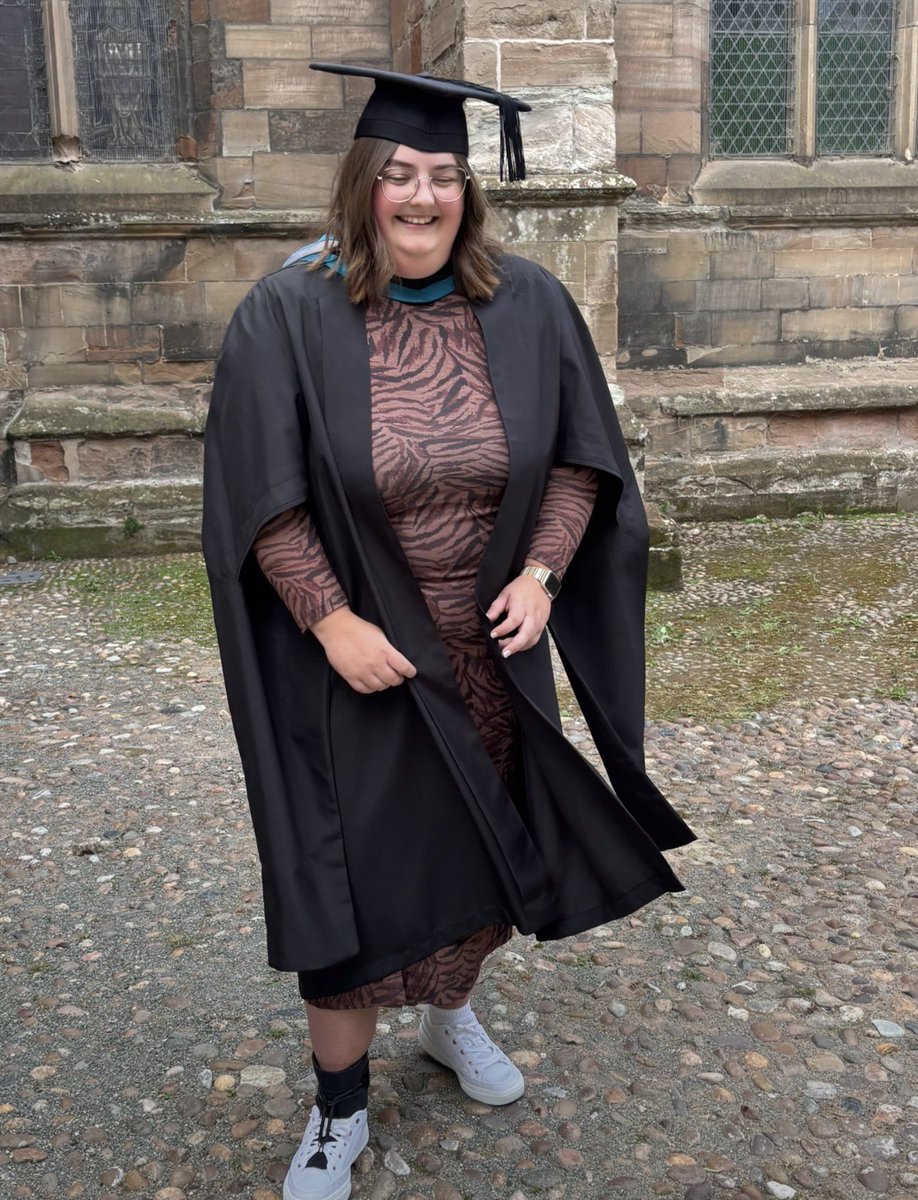 Averysurge's tweet photo. She fought through cancer, found her way back to life, and then earned her master’s degree. 🎓❤️🥹 https://t.co/m8m8cSZd2D