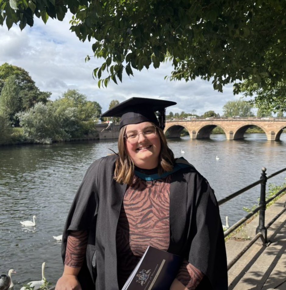 Averysurge's tweet photo. She fought through cancer, found her way back to life, and then earned her master’s degree. 🎓❤️🥹 https://t.co/m8m8cSZd2D