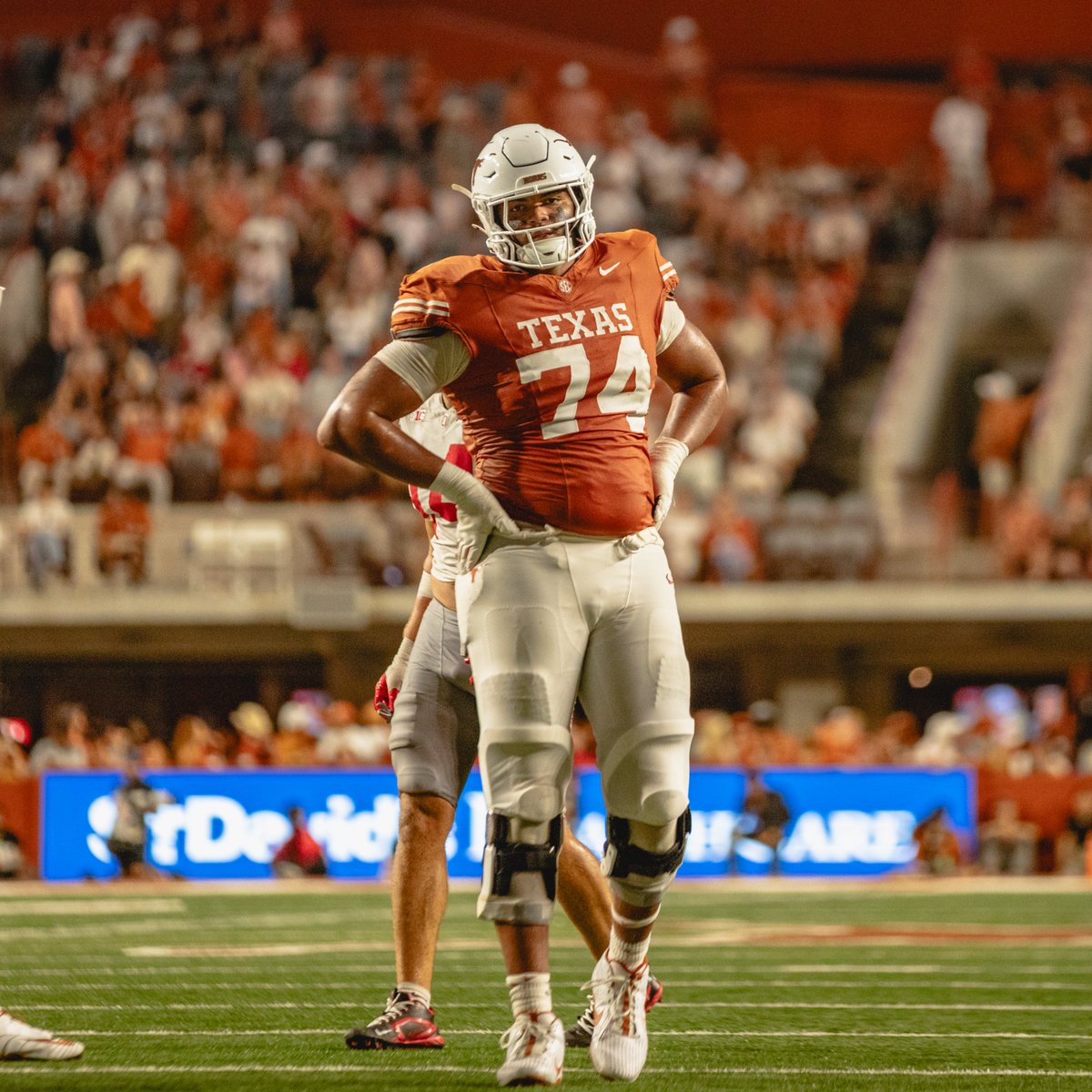 CJVogel_OTF's tweet photo. #Texas LT Trevor Goosby has been named Outland Trophy National Player of the Week.

https://t.co/LauyBxcI1T https://t.co/3PLECxgFEF
