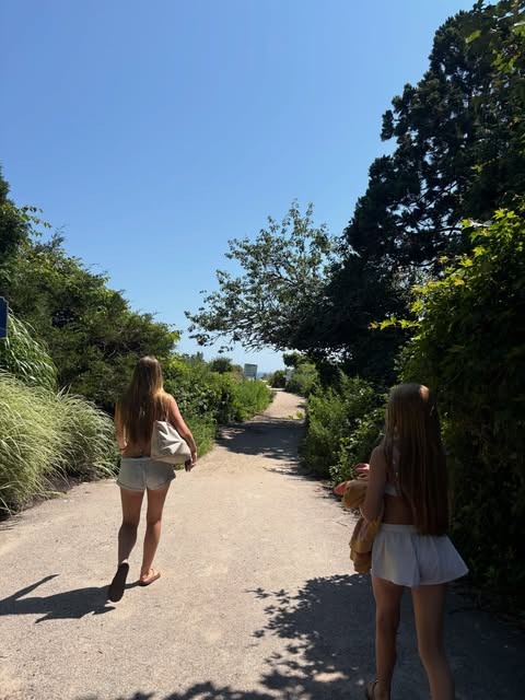 EmilyBakerafh's tweet photo. SobrietyThreads I remember my dad telling me the lemonade tasted funny because it was taken out of the cooler, left to get warm, then put into the fridge. https://t.co/OLem1XRN9K