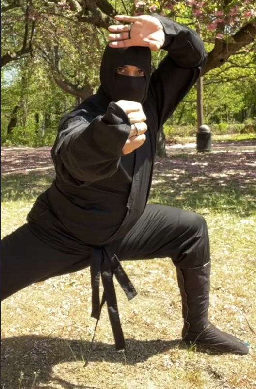 MexiNinjaBoi's tweet photo. "Kuro Ninja Kung Fu Empty Hand Form 11 "
-
(SET 1 of 2)
-
An Upcoming NEW video of:
A Kuro Ninja practicing his Dragon & Tiger Fist Kung fu in a short form.
-
#ninja #blackninja #kungfu #dragonkungfu #tigerkungfu #martialarts #martialartist #tabiboots #ninjaboots #jakitabi #form #kungfuform #kata #practicing #cherryblossoms #ninjutsu #chinesekungfu