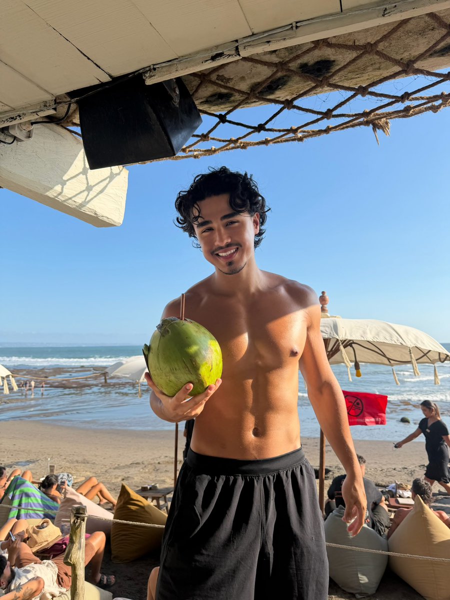 Yeahimalik's tweet photo. 🥥🌴 https://t.co/51g6SAhpwS