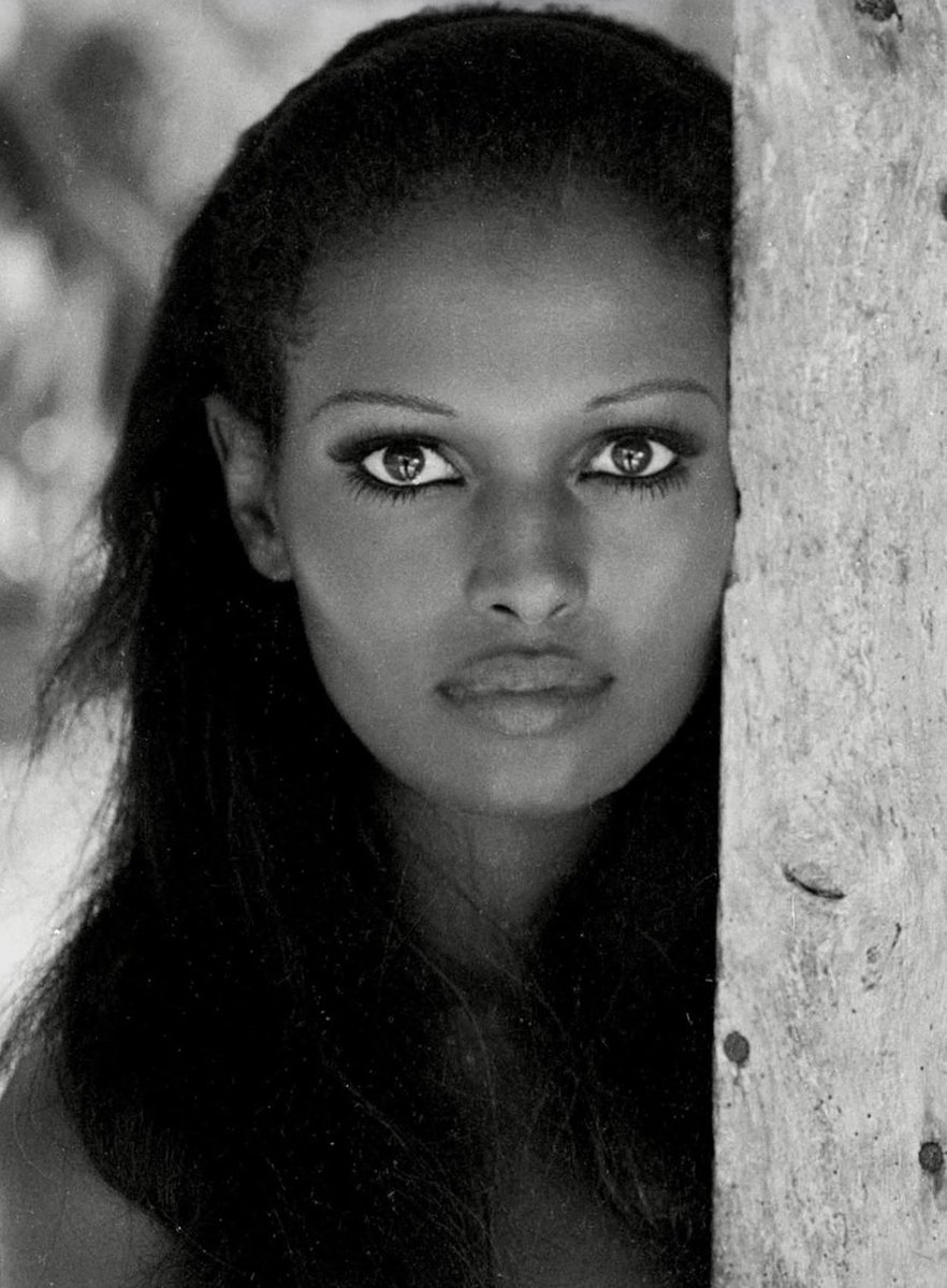 aldaphrodite's tweet photo. zeudi araya photographed by mimmo cattarinich (1972). https://t.co/WxbTj6UH6O