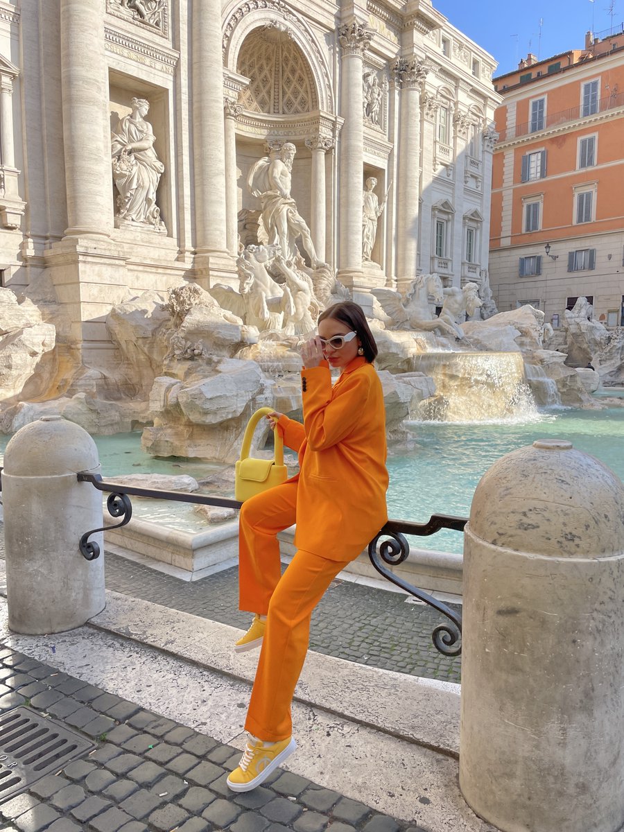 lociwear's tweet photo. Bold colour. Timeless presence.

#LØCILooks https://t.co/oXu4lG5b5s