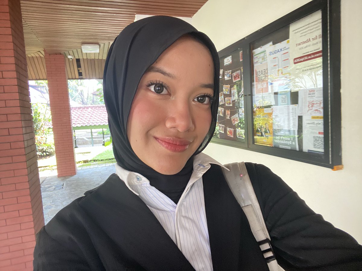 Raarriru's tweet photo. Blush Goute shade 04 pink street in this economy very recommended #sumph no clogged pores &amp; mantap soalnya gak geser complexion!! Love it sekali hasilnya kl lg blush blindness aftermathnya bakal baguss jd selalu ditanyain pake apa + sgt compact mini jd enak kl dibawa traveling 🫰🏻 https://t.co/otp9kUiBKu