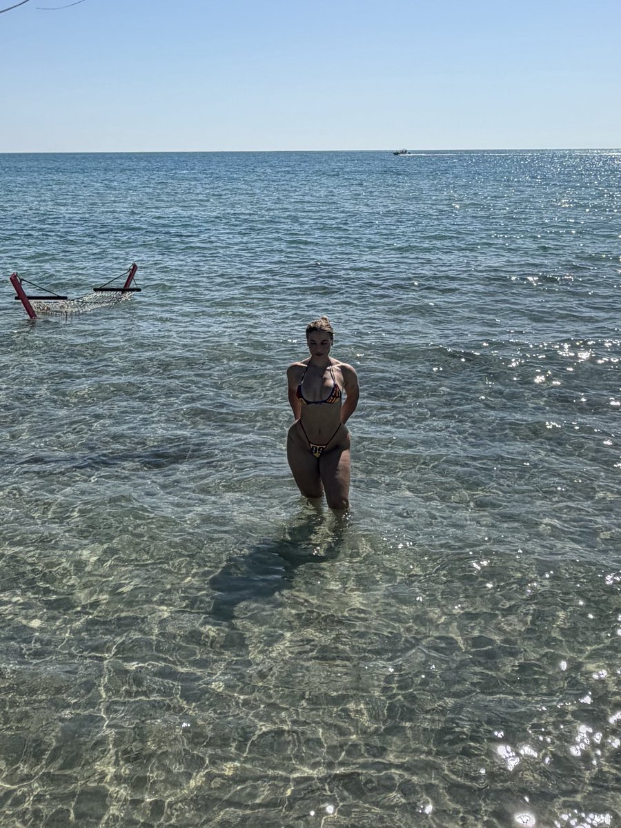 Brookeglutes's tweet photo. Holiday blues 🌊 https://t.co/ikBrXSR353