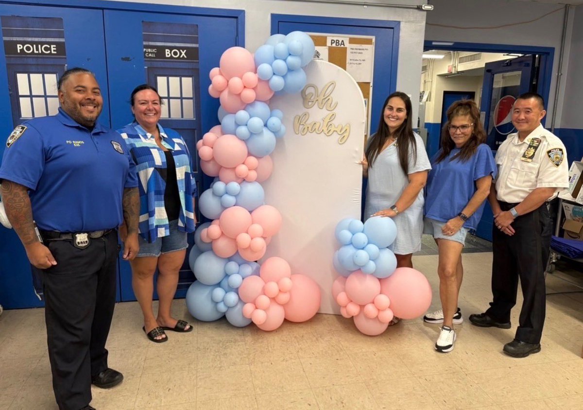 NYPD122Pct's tweet photo. The 122nd Precinct Community Council, alongside Safe Horizon, Anthem, NYC DOT, Day Care Council of NY and Community Health Center of Richmond, hosted its first Community Baby Shower! 🍼

Thank you to our partners and city agencies for making the day special! 💙 https://t.co/dtURADvx5q