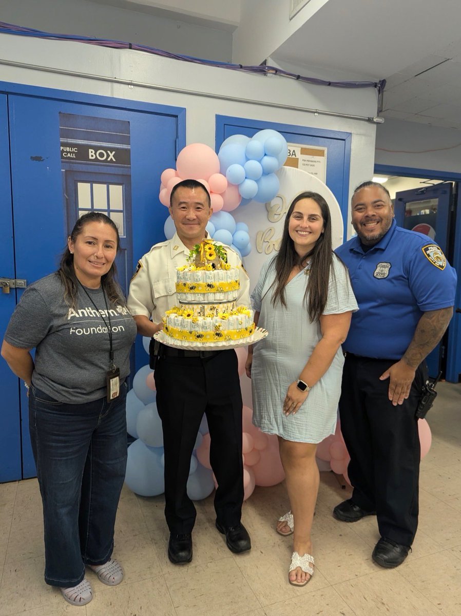 NYPD122Pct's tweet photo. The 122nd Precinct Community Council, alongside Safe Horizon, Anthem, NYC DOT, Day Care Council of NY and Community Health Center of Richmond, hosted its first Community Baby Shower! 🍼

Thank you to our partners and city agencies for making the day special! 💙 https://t.co/dtURADvx5q