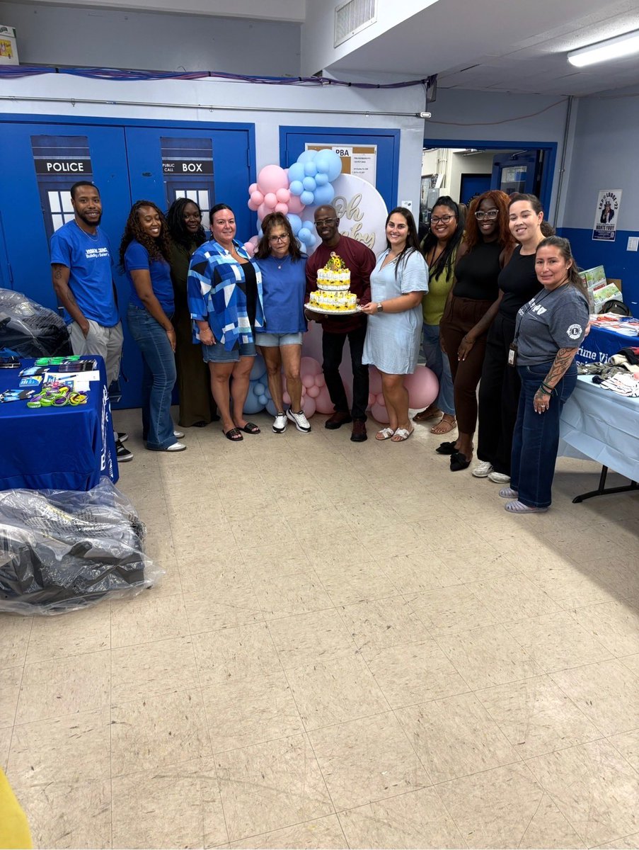 NYPD122Pct's tweet photo. The 122nd Precinct Community Council, alongside Safe Horizon, Anthem, NYC DOT, Day Care Council of NY and Community Health Center of Richmond, hosted its first Community Baby Shower! 🍼

Thank you to our partners and city agencies for making the day special! 💙 https://t.co/dtURADvx5q