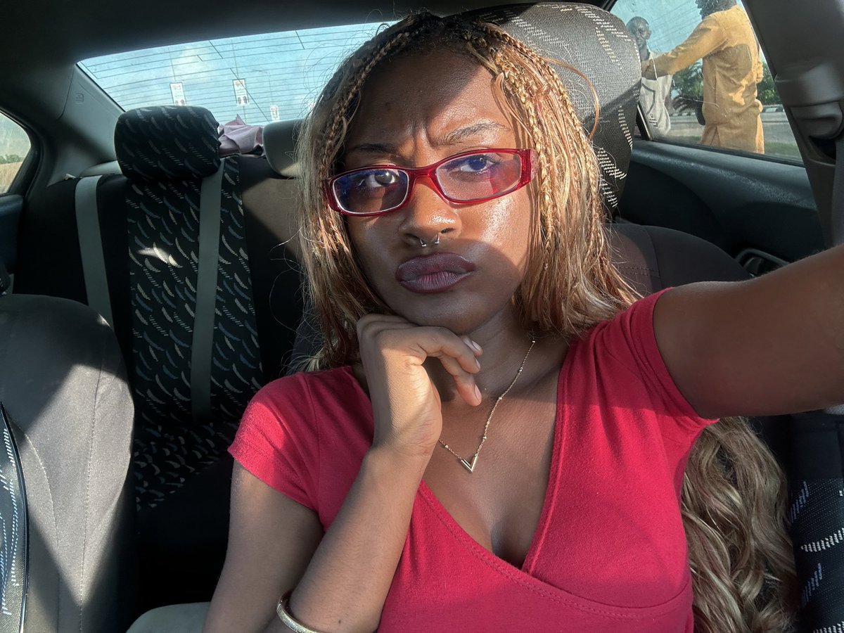 amyandthejungle's tweet photo. a trailer jammed my bolt. this is me serving face while the drivers were arguing sha https://t.co/z5gvIi6jRY