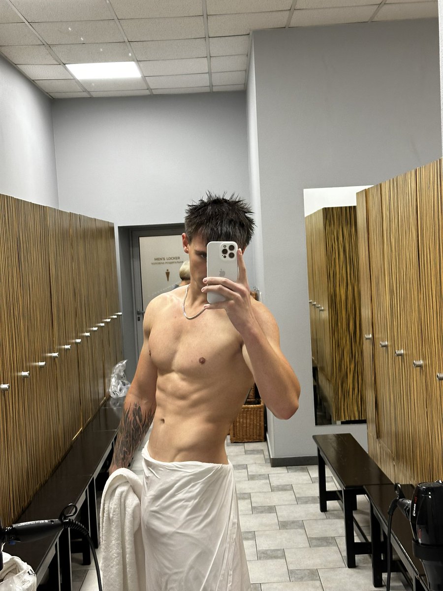 Sakrll's tweet photo. https://t.co/cd7vFEG5Rk There's no towel here anymore🤤 https://t.co/omHCFsQaIq