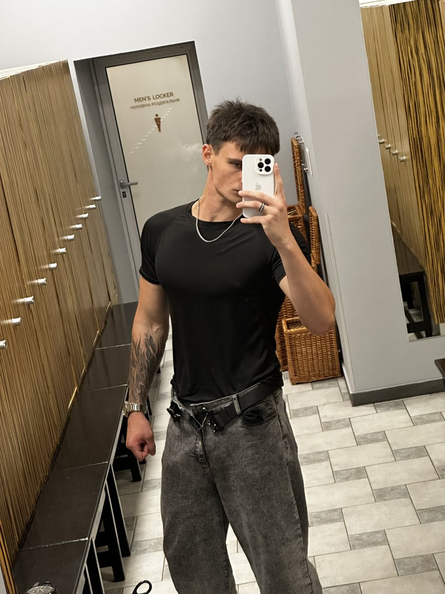 Sakrll's tweet photo. https://t.co/cd7vFEG5Rk There's no towel here anymore🤤 https://t.co/omHCFsQaIq