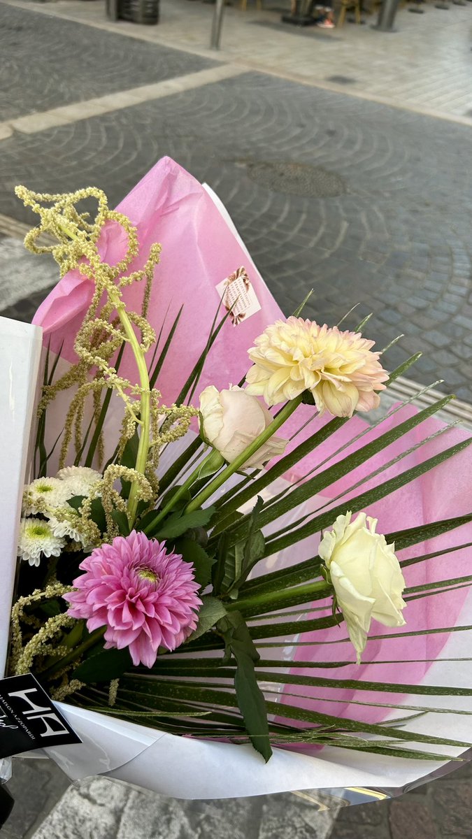 boragnos's tweet photo. le contretemps en question #romantique https://t.co/In9DVlsopc