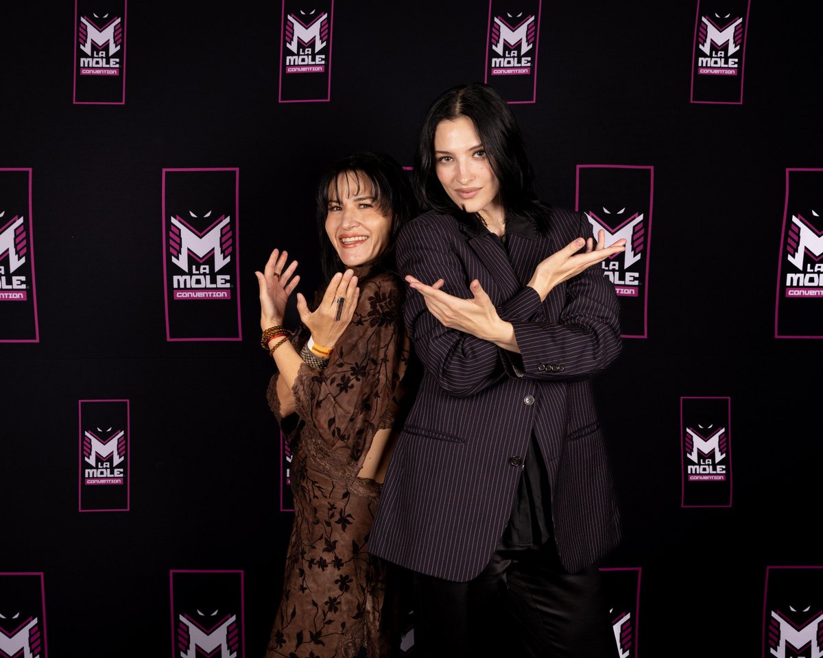 lamolemx's tweet photo. 🌸 Un cuerpo, dos voces. En #AniMole4 se encontraron nuestras dos #NicoRobin... @leraabova y @kerygmafloresmx
🏴☠️ ¡Más encuentros como este!
#OnePiece https://t.co/7jhwupGEXI