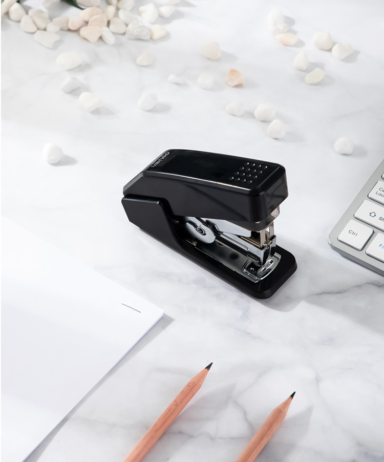 otisk514011's tweet photo. Caught my intern trying to use a stapler as a hole punch to fix their coffee sleeve—turns out office supplies have way more uses than we think , https://t.co/53byPaxIdL