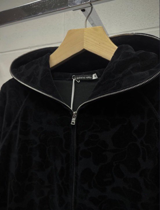 grailedpolice's tweet photo. BAPE Velour Full-Zip (2008) https://t.co/DYzFINndcl
