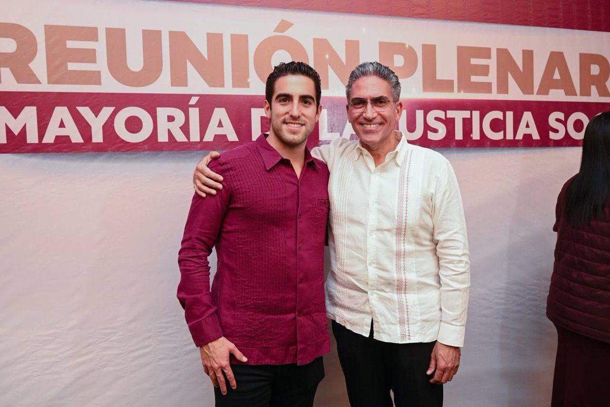 FlavioCarlosRo's tweet photo. Querido amigo @GinoSeguraV: te deseo todo el éxito en tu nueva encomienda como Coordinador de la Defensa de la Transformación y la Soberanía Nacional en #QuintanaRoo 

Tengo la absoluta certeza de que seguirás trabajando con absoluto profesionalismo, con entrega y amor al pueblo. https://t.co/LILyFYh5TU
