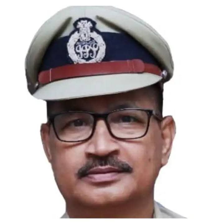 Kamlakant222's tweet photo. बिहार के पुलिस महानिदेशक विनय कुमार गए अवकाश पर...!

21 दिनों के अवकाश पर गए DGP विनय कुमार. 15 सितंबर से 5 अक्टूबर तक के लिए अवकाश पर गए DGP विनय कुमार के अवकाश अवधि के दौरान DG होमगार्ड प्रीता वर्मा बतौर DGP संभालेगी कमान!
#DGPBihar #BreakingNews #PoliceNews https://t.co/8zLhBE6OD5