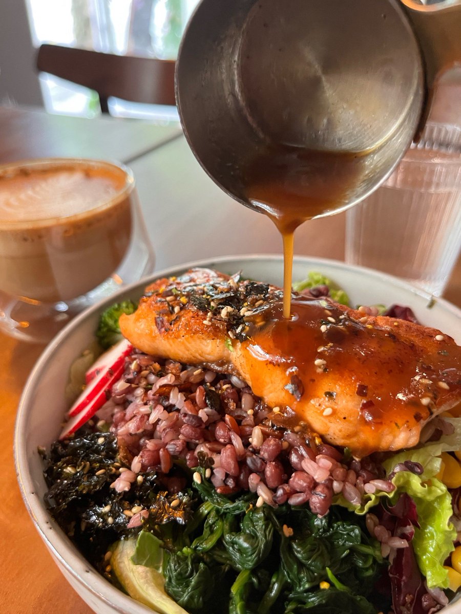 fognc735043's tweet photo. Sunny lunch = crispy kimchi fried rice + cold iced oolong—tiny perfect moment that makes the whole day warm , https://t.co/5EHh6O1Tod