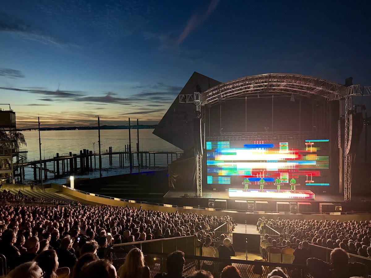 im79's tweet photo. Kraftwerk auf der Seebühne in #Bregenz https://t.co/35K9OCuAMp