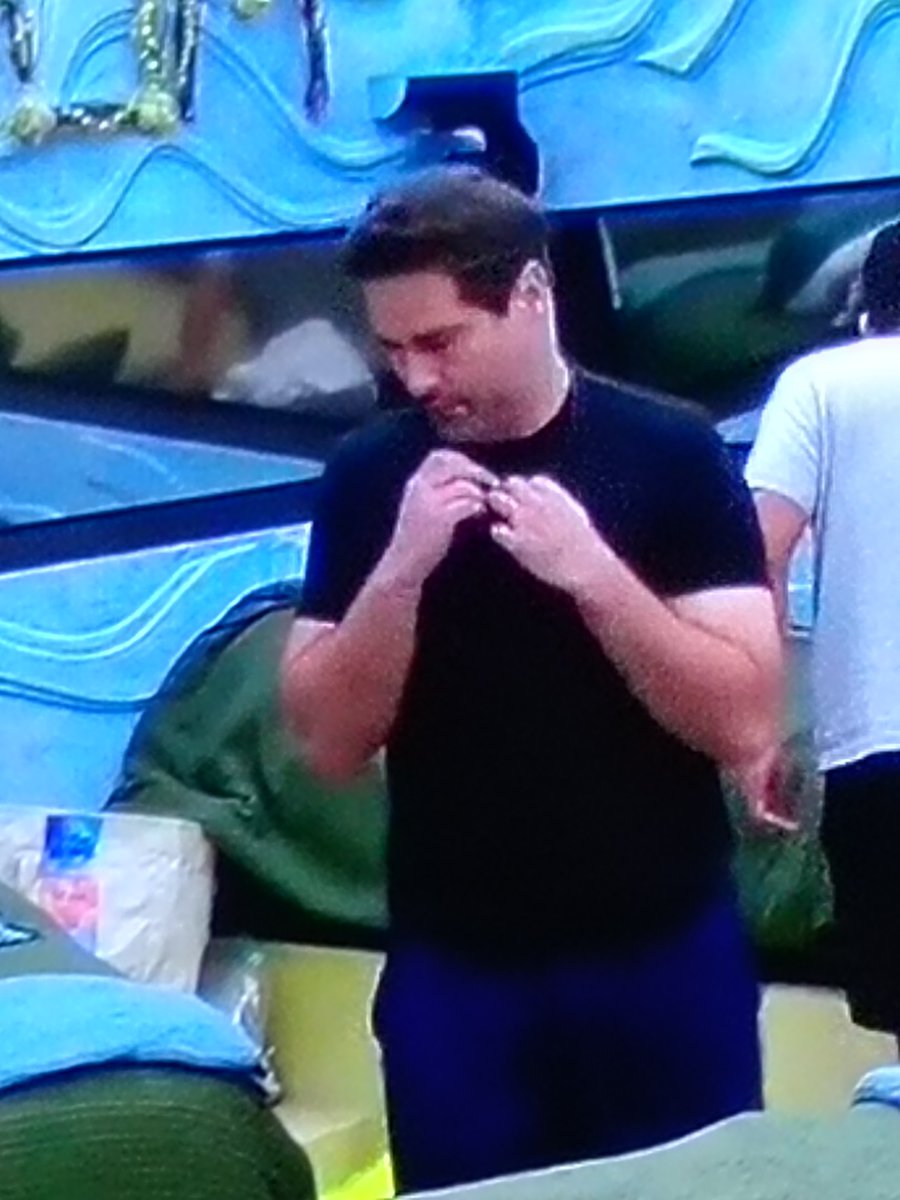DannaMR33's tweet photo. @memo_schutz ASÍ DE HEVON A LAS 1230 DEL DÍA PARÁNDOSE https://t.co/9fvf2nMaJa