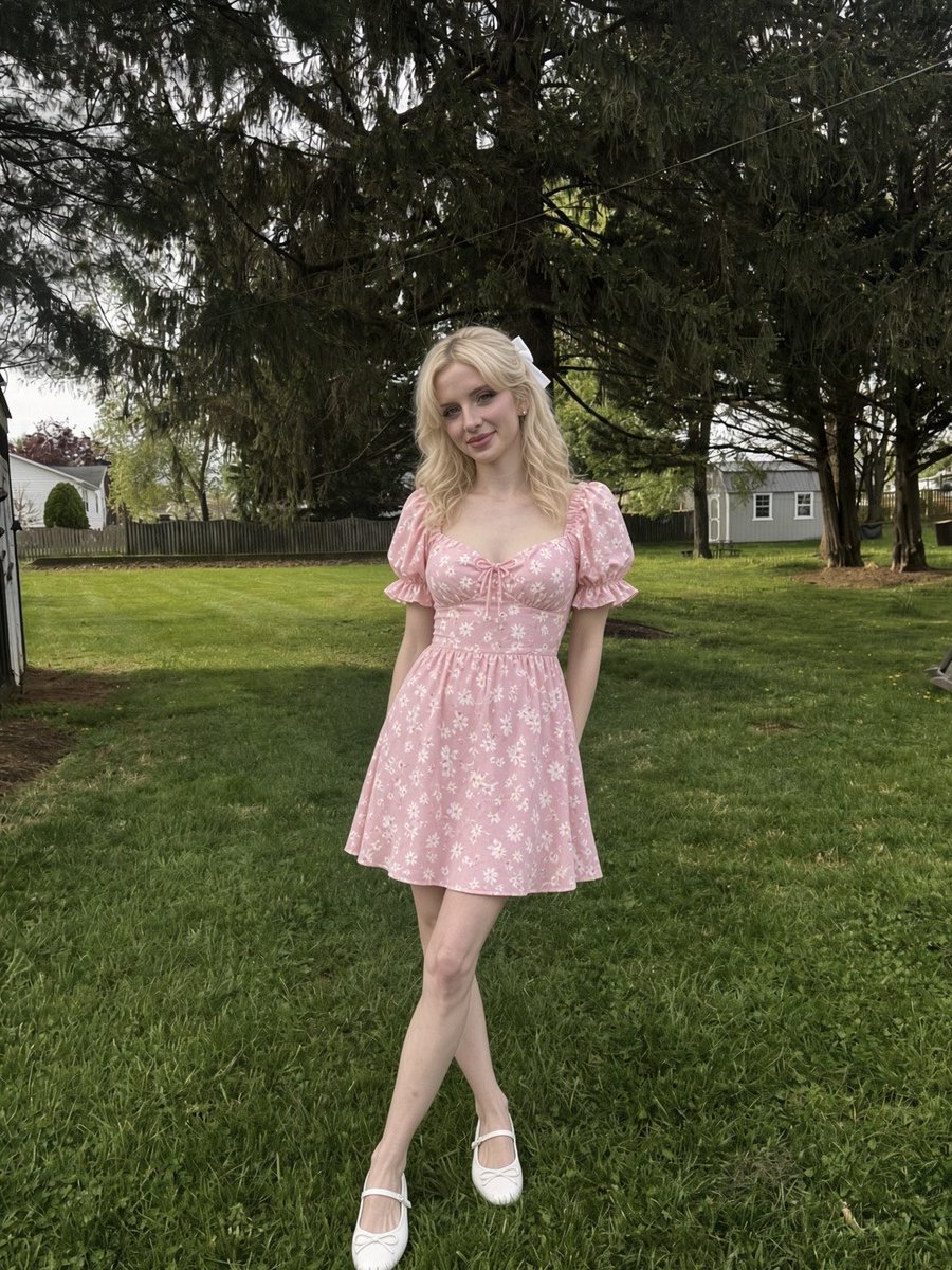 LunaLanieee's tweet photo. 🌸🌸🌸 https://t.co/6J7b2EA3QP