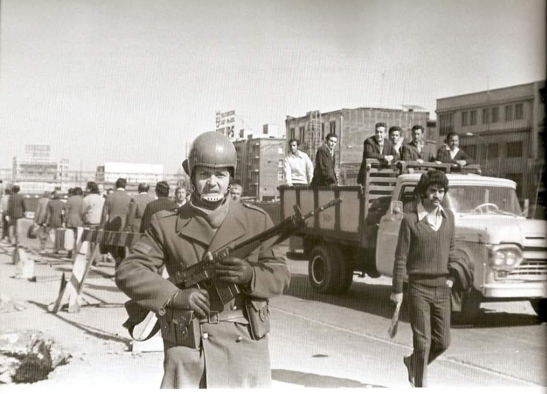 RadioUmbral's tweet photo. 15 de septiembre 1973 

Santiago bajo la bota militar https://t.co/iCgCJUM5Uu