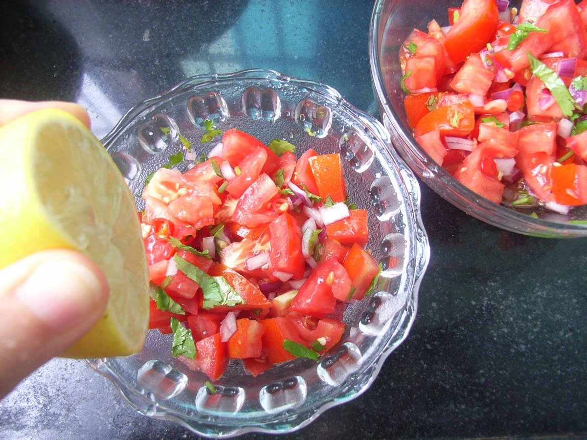 anely447226's tweet photo. Just tried the new organic cherry tomatoes from local farms! Super juicy, bursting with natural sweetness, no weird aftertastes at all—perfect for salads or snacking , highly recommend! https://t.co/oPFB8swkRr