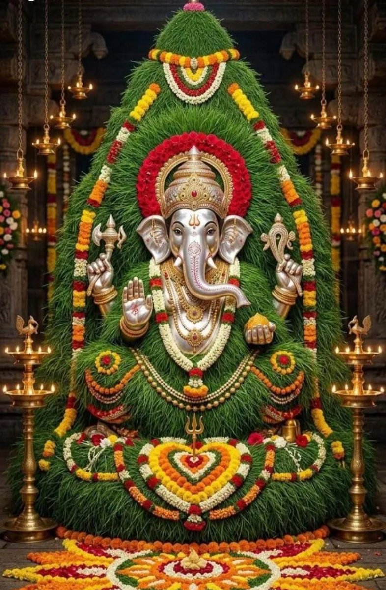 Bhaveshlivelife's tweet photo. दीपों से सजा यह दिव्य स्वरूप एक सुंदर संदेश देता है। 🙏🌺

गणपति हमें केवल शुभ शुरुआत का आशीर्वाद नहीं देते, वे यह भी सिखाते हैं कि जीवन में आगे बढ़ते समय क्या छोड़ना है और क्या साथ लेकर चलना है। अहंकार छोड़ें, विवेक साथ रखें।

हे विघ्नहर्ता, हमारे कर्मों को सही दिशा और मन को स्थिरता प्रदान करें।

ॐ श्री गणेशाय नमः 🙏
गणपति बप्पा मोरया! 🚩🌺