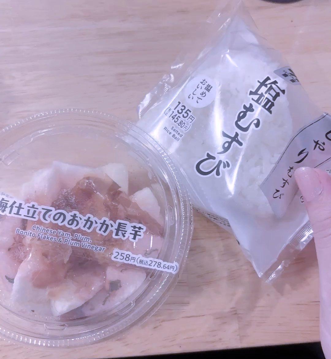 ren_actical's tweet photo. 今日のおきゅおわ！
きょうは安定に色んな人がきてくれてたくさん飲ませてもらえてしあわせはっぴーな日だった➰🎶ラプラス当てたのは天才すぎるーー( ･ ･̥  )初対面からの印象も変わったみたいでホロの話も少しできて嬉しかったよ(ᐡ_  ̫ _ᐡ)𓈒𓏸︎︎︎︎ https://t.co/3dUFagYggS