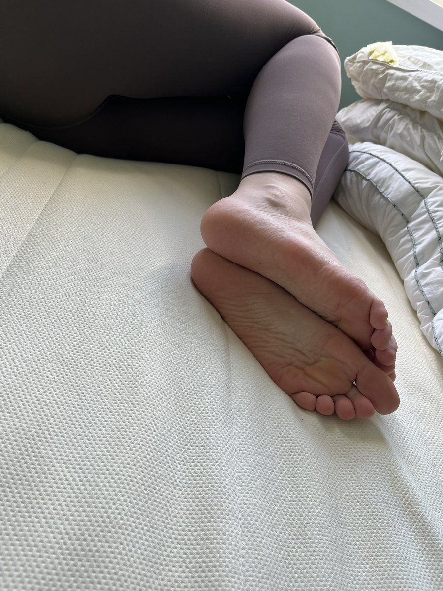 Roxifindom3's tweet photo. Bankomat zrobił się gorący na widok moich stóp? Okaż to 😈 @FindomPolish @dommes_rt  @rt_domm  @dev_oted @PolskiFindom @royalfemdomm  @PolishFootSlave @biznesmenel #findom #cuckold https://t.co/pmS5BqLsLs