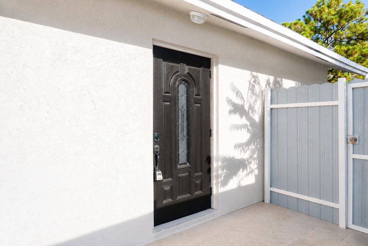 Michell44954813's tweet photo. 4845 CHACHA CT, West Palm Beach, FL 33415 just hit the market!
Take a look at this awesome space: https://t.co/FjKvIkhVbP https://t.co/T51831I8Ok