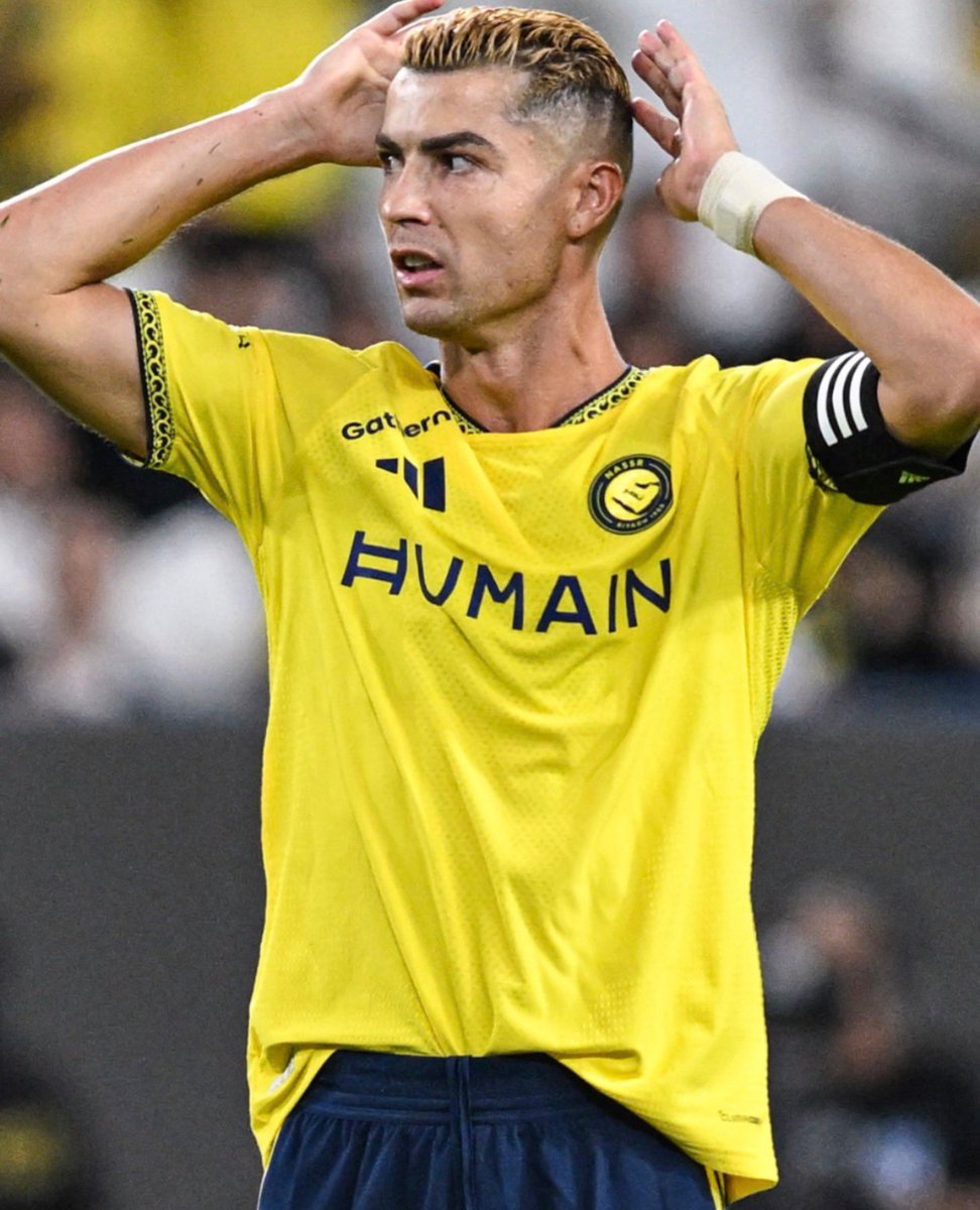 ExposingCR7_'s tweet photo. Ronaldo today vs Al Ain:

- 0 goals and 0 assists
- 29 touches
- 1/5 shots on target
- 0 successful dribbles
- 1 chance created
- 0 big chances created
- 0 duels won
- Less touches than the oposittion goalkeeper https://t.co/zWy01CedPl