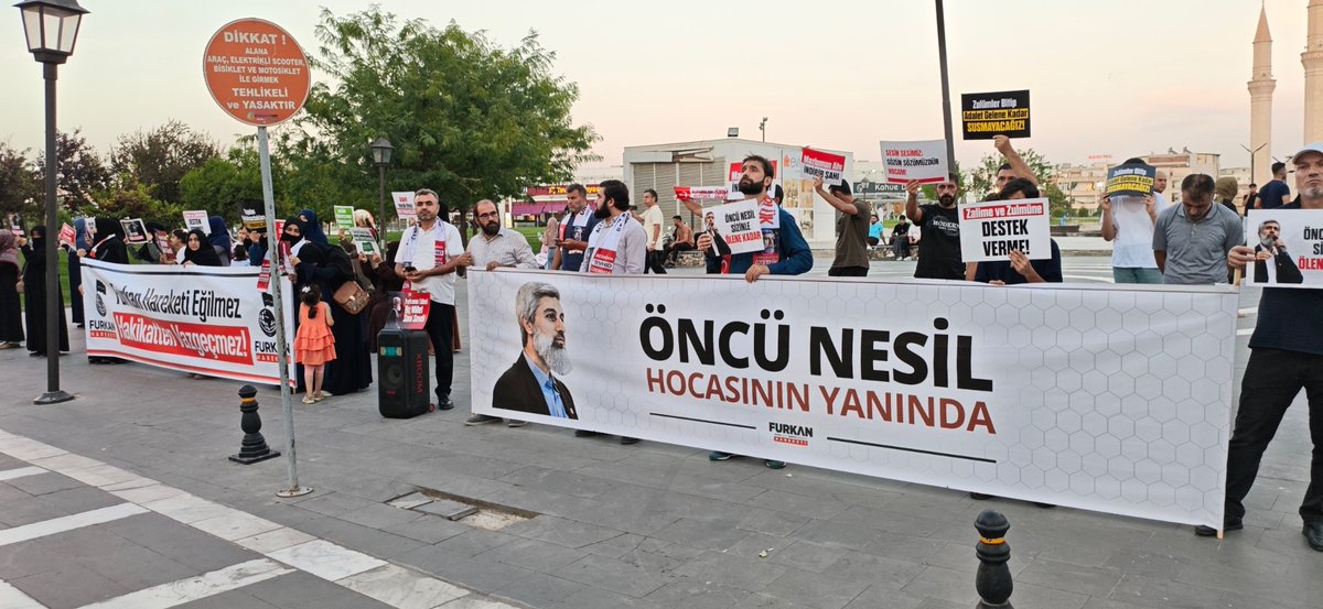 fhengellenemezz's tweet photo. Tertemiz hocamız ve kardeşlerimiz için adalet beklemeye devam ediyoruz. 

📍Şanlıurfa | Adalet Bekleyişi 

AlparslanHocaya Ozgürlük
SemraHocaya Ozgürlük 
FurkanGönüllülerine Ozgürlük 
Ozgürlükiçin Meydandayız https://t.co/XvINnb44MG
