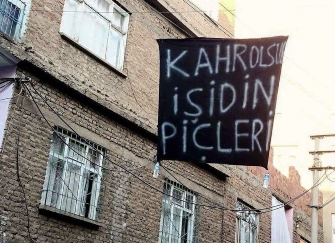 tolh1ldanyekbun's tweet photo. KÜRDİSTAN işide mezar oldu yine mezar olacak. #UnitedForKobane https://t.co/gojAWF6zAt