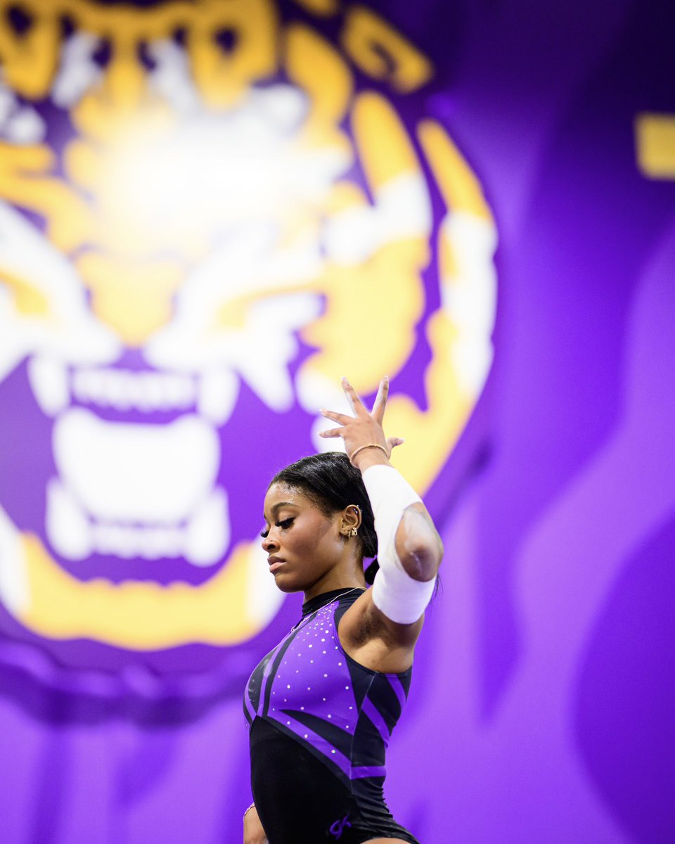 LSUgym's tweet photo. Officially back to work in our favorite place with our favorite people 🤸‍♀️ https://t.co/miFSyN2ika