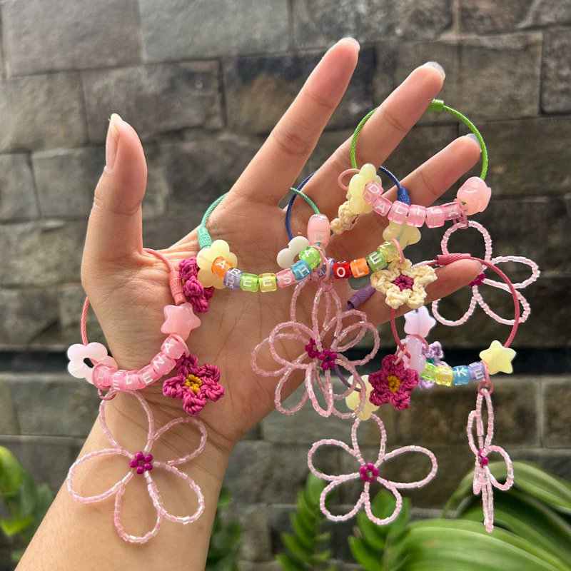 duviz_'s tweet photo. Jejeran keychain keychain gemes🐱🌷🌹💗 https://t.co/zbQD1BVA0u