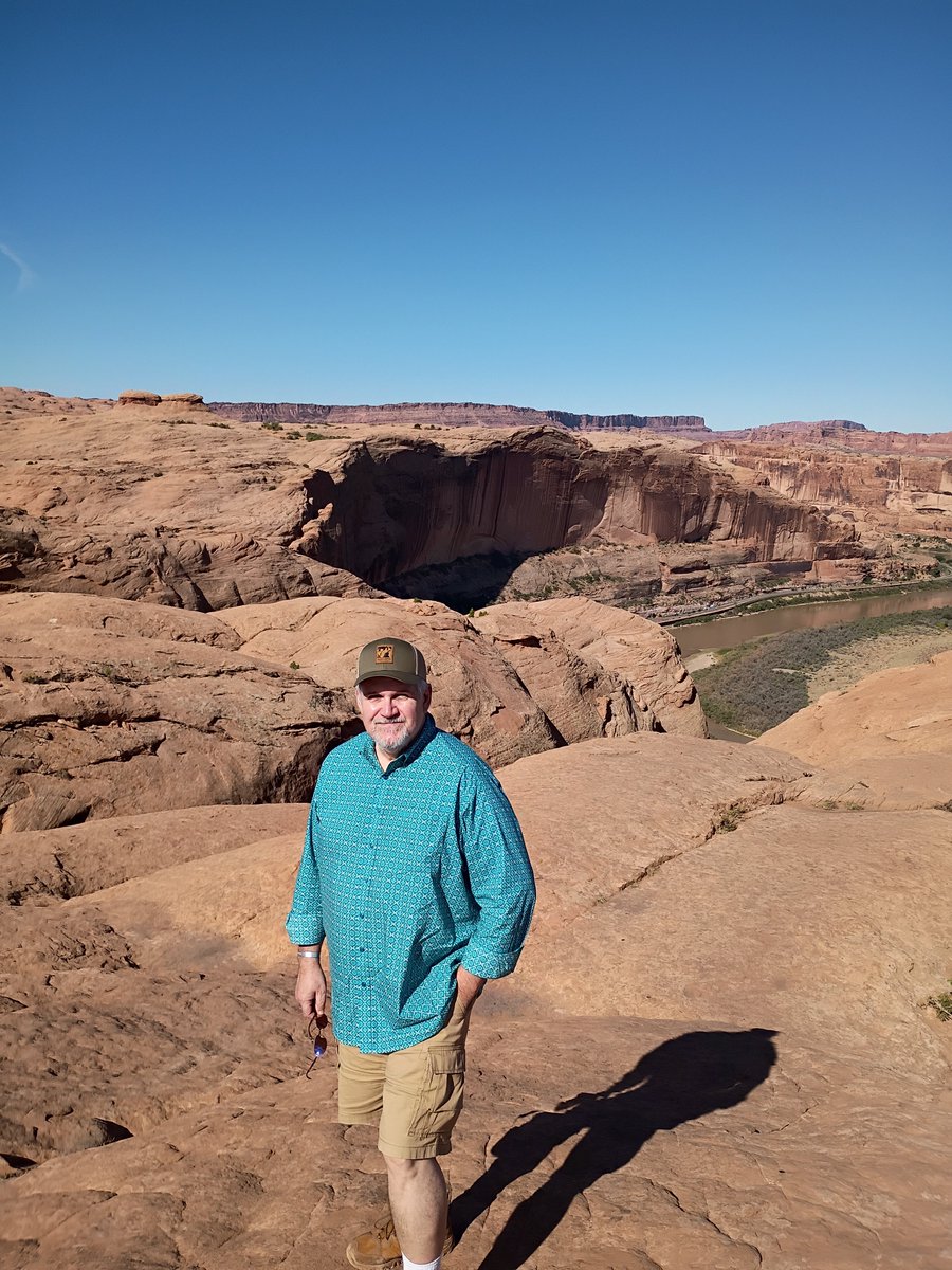 TascosaWest's tweet photo. Got to the Colorado River overlook at Moab thanks the Rob Mick. Gonna have to go back and do Hell's Gate again next year. https://t.co/e1Zzfh6Bvm