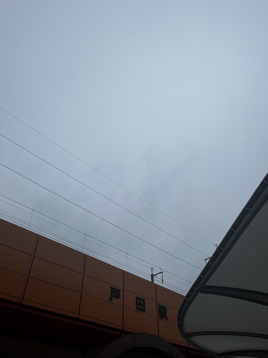 jtrust_denki's tweet photo. おはようございます☁️

#本日の戸田 はしっとり雨☔
またしばらく雨予報ばかりですね、、
気温はかなり低いですが湿気のせいで汗はでまくりです😭
変わらず水分補給していきましょう💧
本日もご安全に🦺✨ https://t.co/pl88xP99Kn