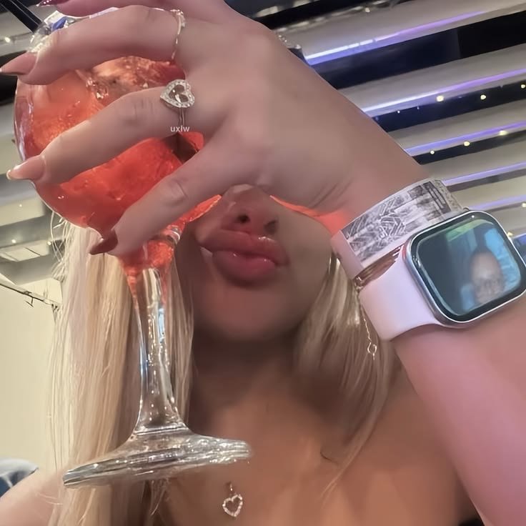 Beverly333Swan's tweet photo. 🍷 https://t.co/rZZlZDbDQW