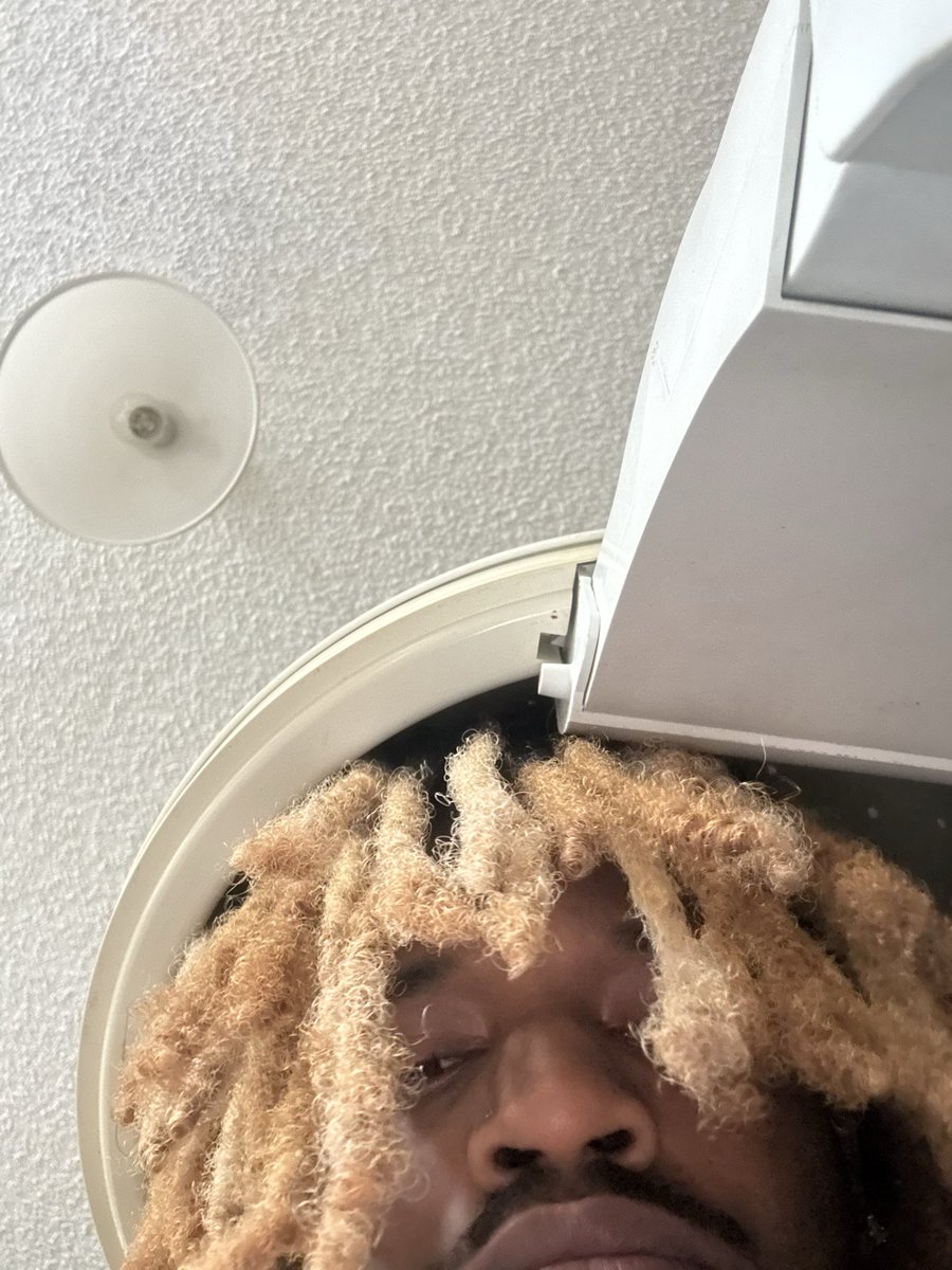 brimrprr's tweet photo. i might go blonde with the color i got now🤷🏾‍♂️ idk yet. we gotta see. i feel like it’s gon be hard if i do a couple strands but im real interested on the color https://t.co/WRHv7mNONW