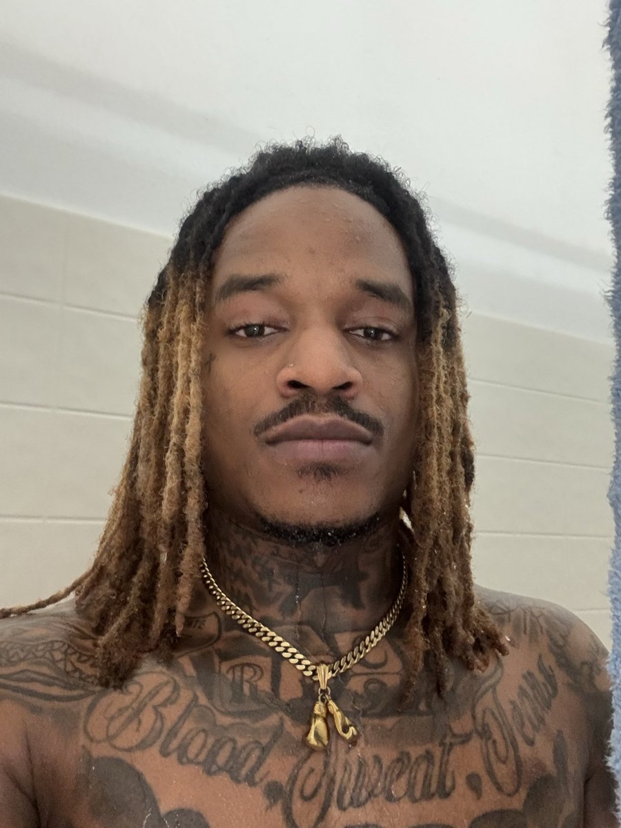 brimrprr's tweet photo. i might go blonde with the color i got now🤷🏾‍♂️ idk yet. we gotta see. i feel like it’s gon be hard if i do a couple strands but im real interested on the color https://t.co/WRHv7mNONW