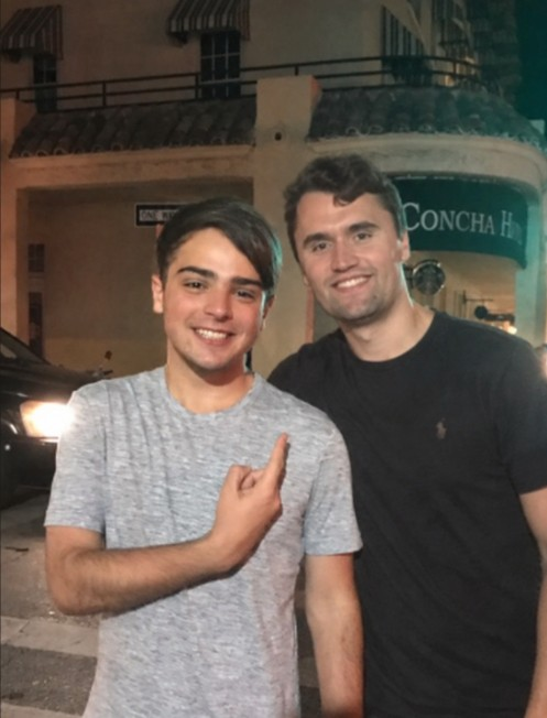 OOCBananirou's tweet photo. Charlie Kirk with a fan. (2017) https://t.co/MJG3I8rvxF